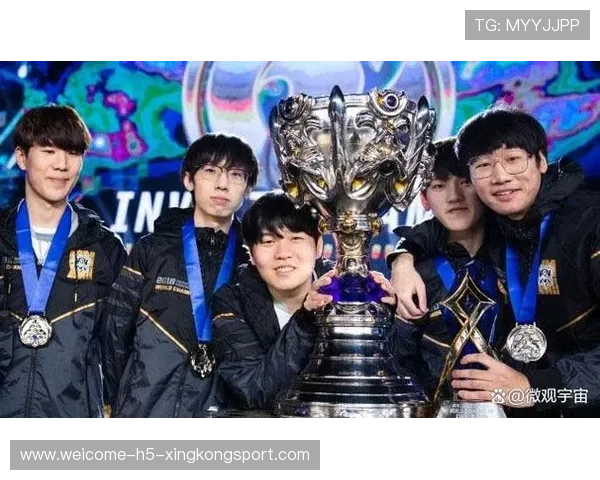 Rookie中路回归手感，连两次单杀点燃全场