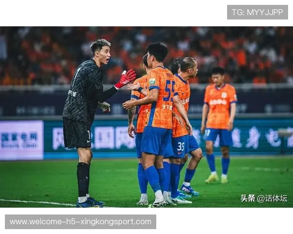 山东泰山祖马冲到前点争顶,角球进攻直接砸出威胁 山东泰山祖马冲到前点争顶,角球进攻直接砸出威胁